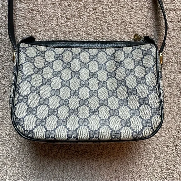 Gucci Vintage Monogram Crossbody - Picture 3 of 16